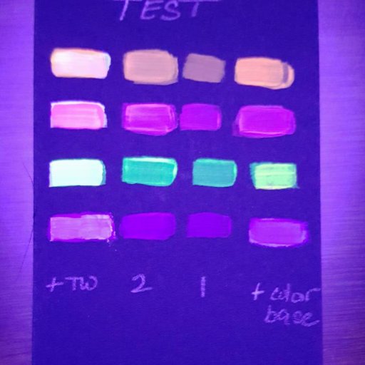 Fluorescent Glow Paint Test - Blacklight